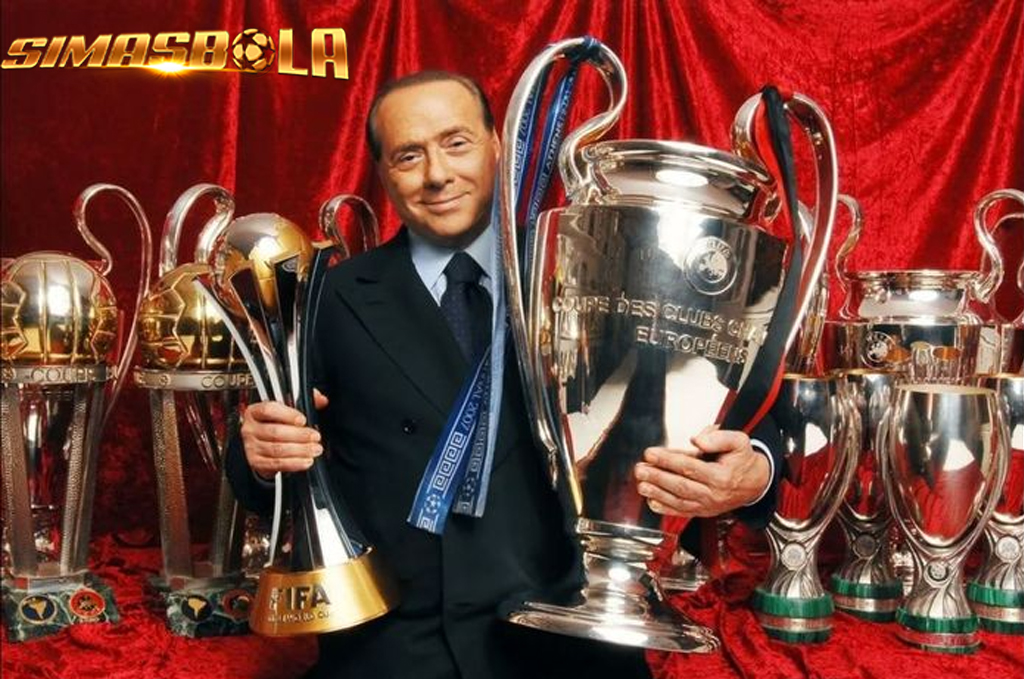 Kabar duka menyelimuti sepak bola Italia setelah mantan presiden AC Milan, Silvio Berlusconi, di kabarkan meninggal dunia.