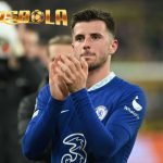 Chelsea lagi-lagi menolak tawaran yang di ajukan Manchester United untuk Mason Mount. Mason Mount santer di kaitkan dengan pintu keluar