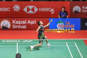 Ramalan Jahat Media China, Karier Eks Raja Bulu Tangkis Kento Momota Segera Tamat