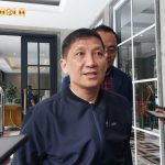 Direktur Utama PT Liga Indonesia Baru (LIB), Ferry Paulus, akhirnya angkat bicara terkait suporter away yang tetap nekat datang ke stadion