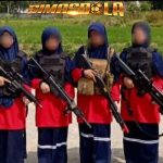 Geger Santriwati Angkat Senjata Laras Panjang Sebuah foto yang memperlihatkan sejumlah santriwati mengangkat senjata laras panjang dan memakai rompi antipeluru viral di media sosial.