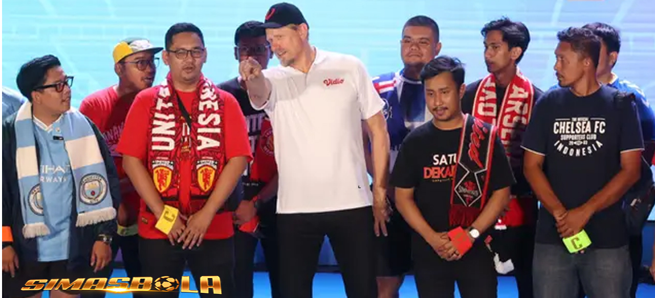 Legenda Manchester United Peter Schmeichel Bikin Heboh Vidio Premier League Festival