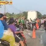 Viral Mobil Susu Kaleng Terguling di Pantura Viral di media sosial rekaman video amatir mem perlihatkan truk bermuatan susu kaleng terguling