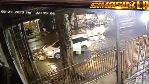 Ibu Pedagang Lemang Medan - Satu video rekaman CCTV bernarasi wanita pedagang lemang di lindas mobil di Jalan Panglima Denai, Kota Medan