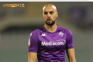 Gelandang Fiorentina, Sofyan Amrabat, dil aporkan mulai kehilangan kesabaran dengan Manchester United karena tak kunjung menebusnya