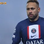 Neymar bak muka badak, tetap ngotot 'jual diri' ke Barcelona meski sudah ditolak. Nama Neymar kerap muncul setiap bursa transfer musim panas