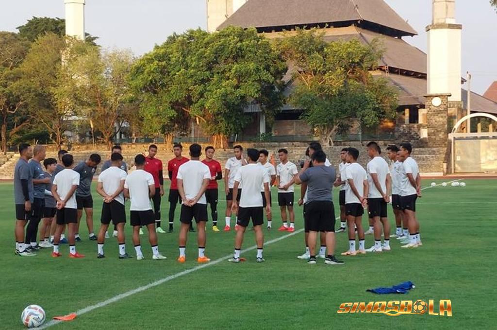 Tim asuhan Shin Tae-yong perlu meraih kemenangan dalam dua pertandingan ini untuk bisa melaju ke babak selanjutnya alias lolos ke Piala Asia