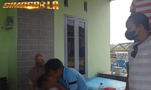 Ramai Pria Pamit Pergi Kerja Netizen di hebohkan dengan video yang menampilkan seorang pria berpamitan ke sang anak saat di jemput polisi.