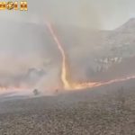 Viral Tornado Api di Tengah Kebakaran Bromo Kebakaran Bromo masih menggila. Hingga saat ini, api yang di picu oleh flare saat kegiatan