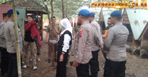 Viral Pasangan Di duga Mesum di Pantai Sigandu Batang Sebuah video yang di narasikan sebagai rekaman aksi mesum pasangan di sekitar kawasan