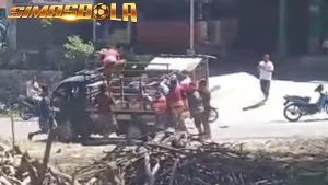 Viral Kawin Tangkap di Sumba Barat Daya Beredar video 30 detik memperlihatkan sekitar 10 orang pria menculik wanita dan membawanya dengan