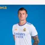 Penyerang anyar Real Madrid, Joselu, menyebut Toni Kroos seharusnya memiliki trofi Ballon d'Or sebanyak Cristiano Ronaldo.