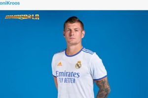 Penyerang anyar Real Madrid, Joselu, menyebut Toni Kroos seharusnya memiliki trofi Ballon d'Or sebanyak Cristiano Ronaldo.