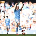 Bomber Manchester City, Erling Haaland, berhasil mengukir 2 rekor serbacepat di Liga Inggris usai mencatatkan hattrick ke gawang Fulham.