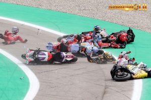 Balapan MotoGP Catalunya 2023 di warnai dengan dua insiden mengerikan pada awal balapan di Circuit de Barcelona-Catalunya, Spanyol, Minggu