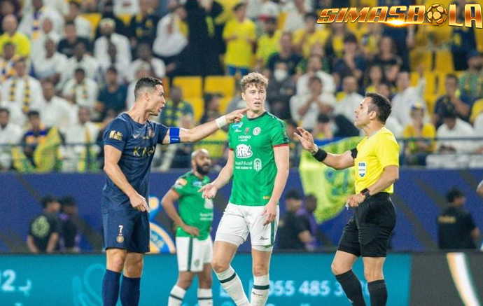 Gol Rekannya Di anulir karena VAR Cristiano Ronaldo sempat kesal dan meminta wasit laga Al Nassr vs Al Ettifaq di ganti karena gol rekan