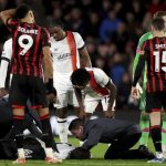 Liga Inggris: Tom Lockyer Pingsan di Lapangan, Laga Bournemouth Vs Luton Town Dihentikan