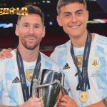 Penyerang AS Roma, Paulo Dybala, membela kaptennya di timnas Argentina, Lionel Messi, sebagai pemain yang layak mendapatkan trofi Ballon d'Or.