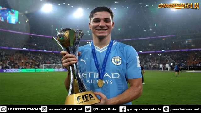 Penyerang Manchester City, Julian Alvarez, membuat Barcelona dan Real Madrid kecewa usai menamatkan sepak bola