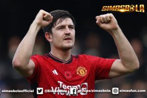 Harry Maguire diklaim patut menjadi junjungan di Man United lantaran sosoknya yang bermental baja.Klaim itu disampaikan oleh eks bek Juventus