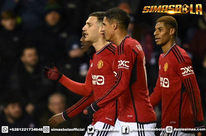 Dua kompatriot Cristiano Ronaldo di timnas Portugal, Diogo Dalot dan Bruno Fernandes, mencetak gol dalam kemenangan Manchester United