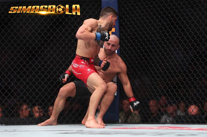 Ilia Topuria sukses menjadi juara baru kelas bulu UFC setelah mengakhiri dominasi Alexander Volkanovski di divisi 145 pon pada main event