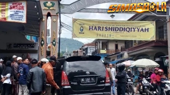 Kronologi Pengendara Mobil di Kota Batu Tewas Tabrak Gapura Usai Di kejar Warga Seorang pengendara mobil Innova tewas menabrak gapura setelah