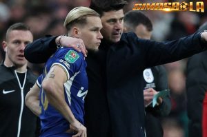 Pelatih Chelsea, Mauricio Pochettino, tampak kesal dengan sikap yang ditunjukkan suporter The Blues dalam laga menghadapi Leicester City.