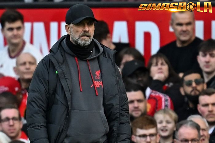 Pelatih Liverpool, Juergen Klopp, dibuat bete alias kesal oleh pertanyaan wartawan usai disingkirkan Manchester United dari Piala FA