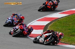 Pembalap Prima Pramac Racing, Jorge Martin, harus kehilangan posisi kedua pada Sprint MotoGP Portugal 2024.