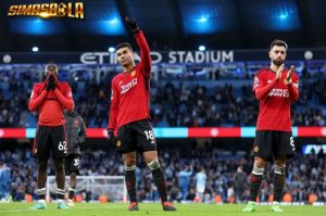 Manchester United batal membantu Arsenal dan Liverpool sehingga membuat papan atas klasemen Liga Inggris 2023-2024 semakin panas.