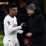 Erik ten Hag menghadapi dua pilihan, yakni pergi dari Manchester United atau menerima nasib turun jabatan.