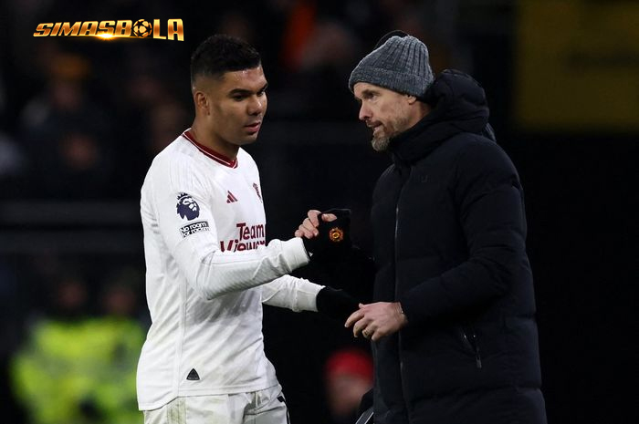 Erik ten Hag menghadapi dua pilihan, yakni pergi dari Manchester United atau menerima nasib turun jabatan.