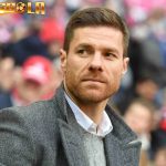 Michael Owen mengaku khawatir Xabi Alonso akan bernasib seperti David Moyes di Manchester United jika melatih Liverpool.