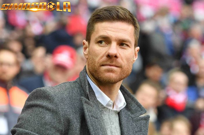 Michael Owen mengaku khawatir Xabi Alonso akan bernasib seperti David Moyes di Manchester United jika melatih Liverpool.