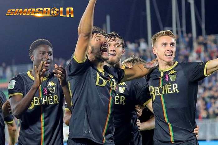 Venezia FC berhasil lolos ke final play-off promosi menuju Serie A. Jay Idzes cs tinggal harus melalui dua partai lagi untuk meraih tiket