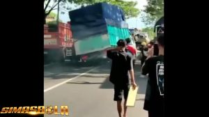 Viral Truk Oleng Bahayakan Pengguna Jalan, Bisa Dihukum 1 Tahun Penjara