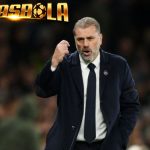 Postecoglou Cuma Bisa Geleng-geleng Kepala Lihat Kelakuan Suporter Tottenham yang Hina Arsenal saat Timnya Kalah dari Man City dan Gagal Lolos ke Liga Champions