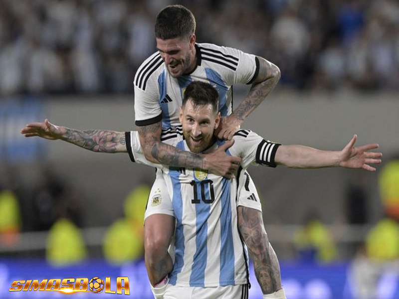 Niat Bergaya, Messi Dibilang Mirip Orang Sakit Mata