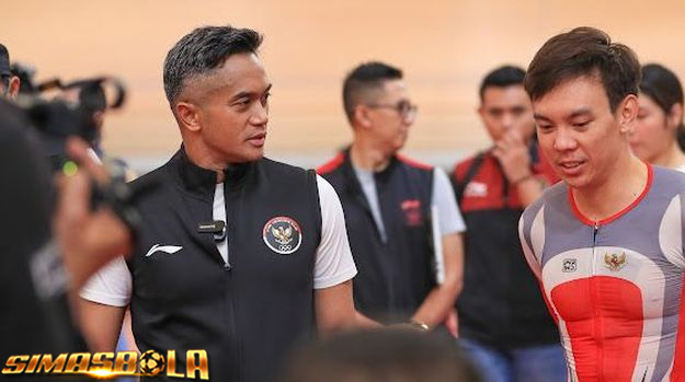 Jelang Tampil di Olimpiade, CdM Anindya Bakrie Tinjau Latihan Bernard van Aert