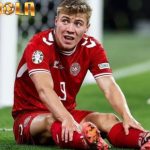 EURO 2024 - Rasmus Hojlund Kena Semprot Eks Kapten Tergalak Man United usai Buang-Buang Peluang untuk Timnas Denmark