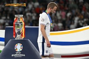 Harry Kane disarankan untuk pensiun dari Timnas Inggris usai gagal menjuarai Euro 2024. Perihal tersebut disampaikan oleh legenda Timnas