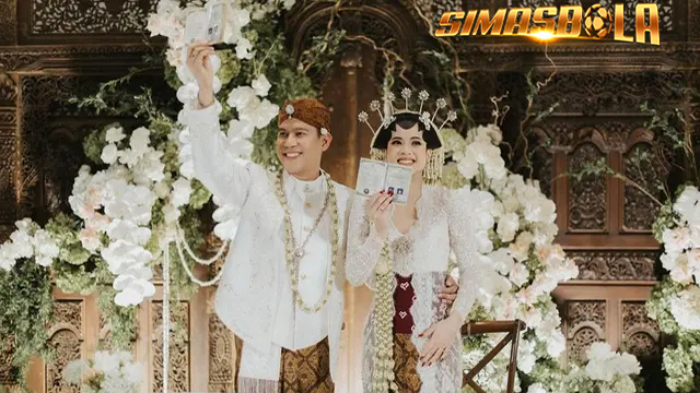 7 Potret Istri NINO RAN di Hari Pernikahan, Anggun Berbalut Kebaya dan Sanggul Klasik Jawa