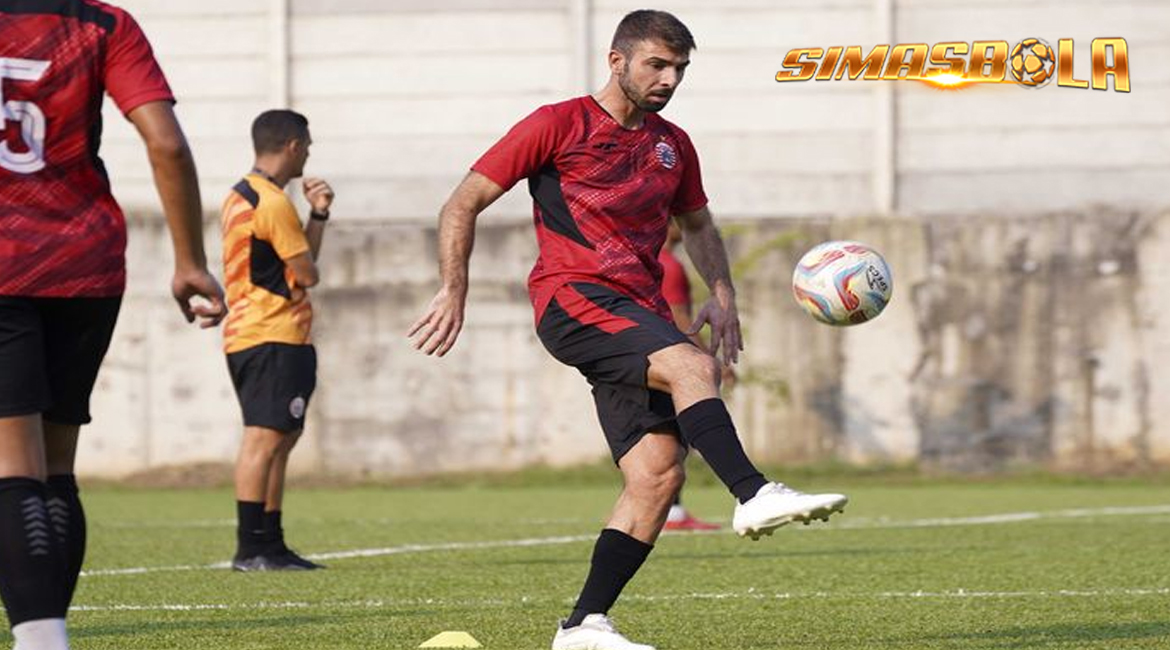 Beda Jauh dari Spanyol, Gaya Permainan Liga 1 Buat Gelandang Asing Persija Terkejut