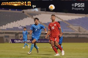 Garuda Asia sempat unggul 7-0 saat jeda, namun Nova Arianto berhasil mencetak tiga gol lagi di babak kedua.